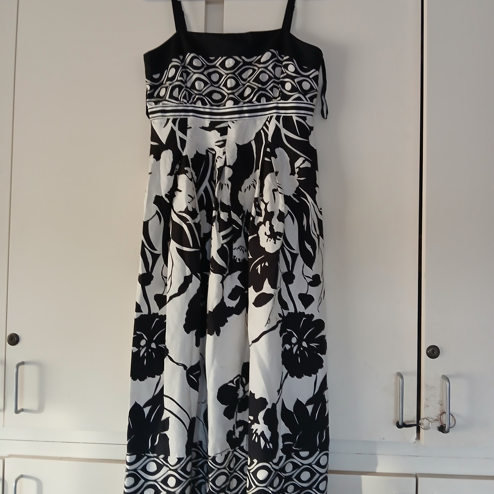 White House Black Market Black and White Floral Maxi Dress